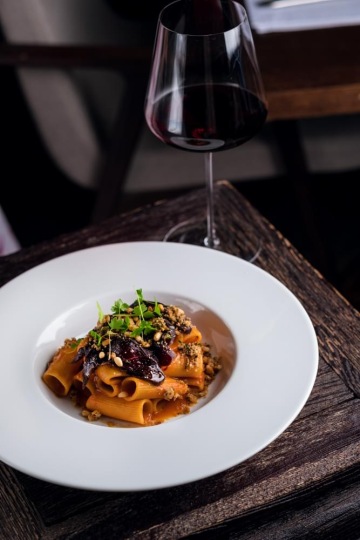 Rigatoni “Benedetto Cavalieri” Siciliana se syrovým černým tuňákem